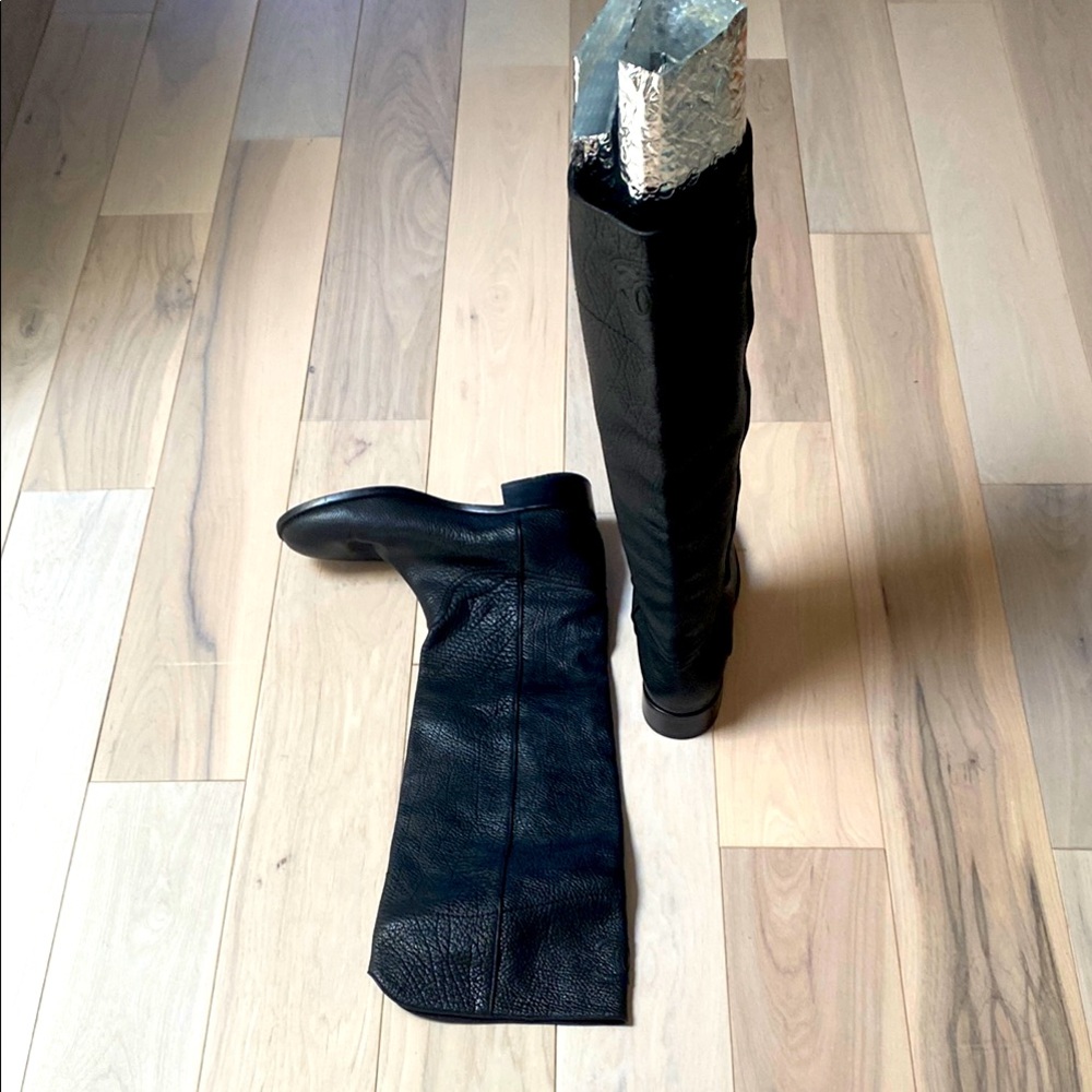 Chanel pebble leather tall boots sz 41 9.5/10 flawless!